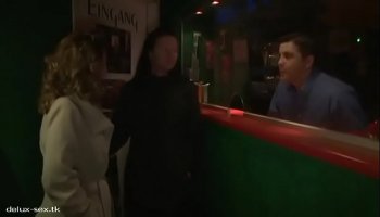 Молодая одна на всех порно