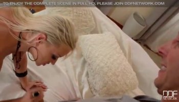 Девица получает куни от любовницы