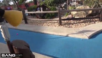 Самец поразил черным хуем соседок