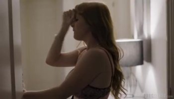 Голые 2 девушки в ванной ублажаются