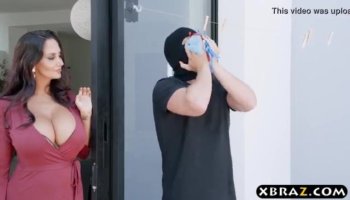 Мачо пронзает стояком влагалище соседки