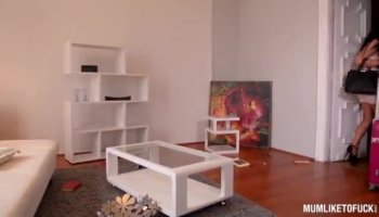 Распутные девушки разделись перед камерой
